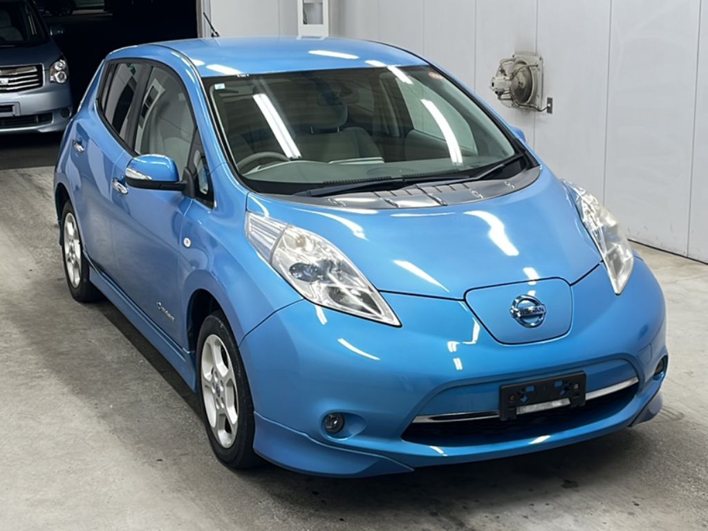NISSAN LEAF