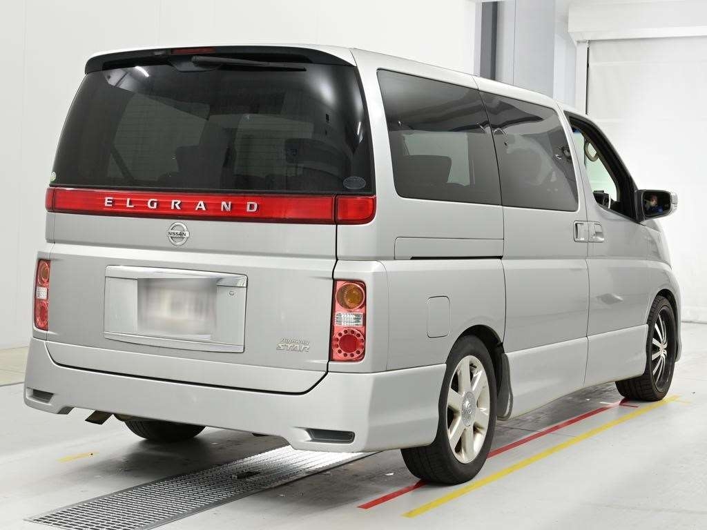 NISSAN ELGRAND