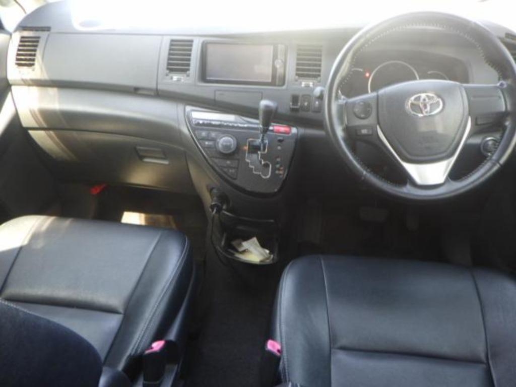 TOYOTA ISIS
