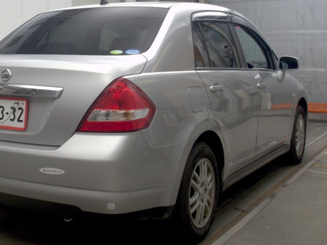 NISSAN TIIDA LATIO