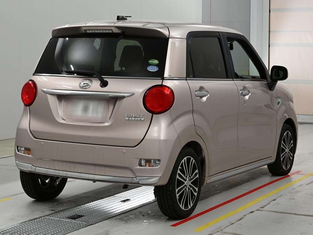 DAIHATSU CAST