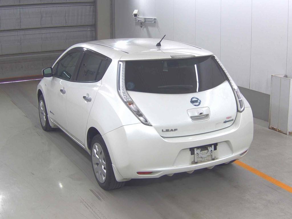 NISSAN LEAF