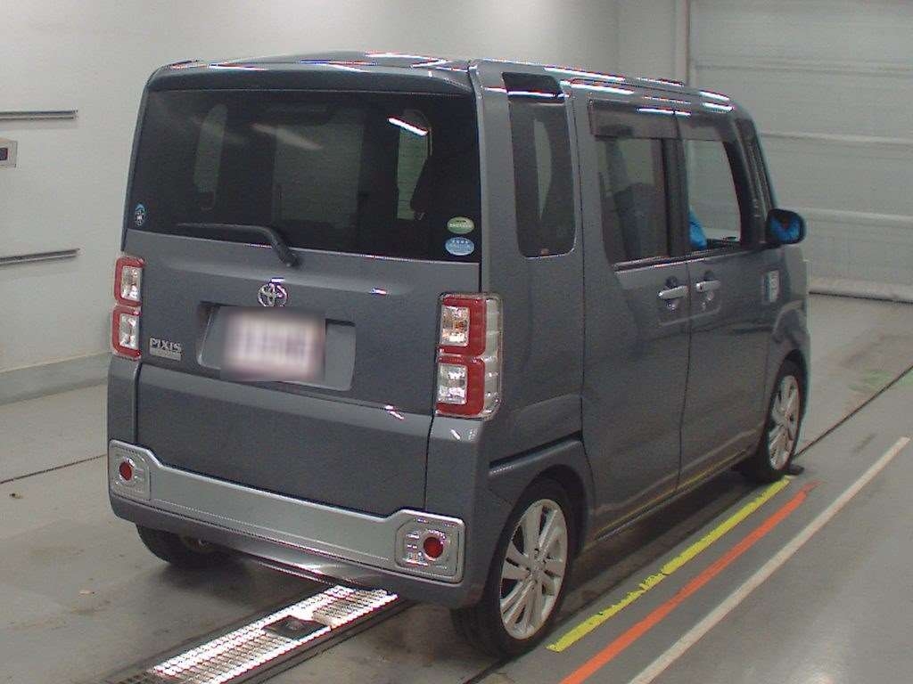 TOYOTA PIXIS MEGA