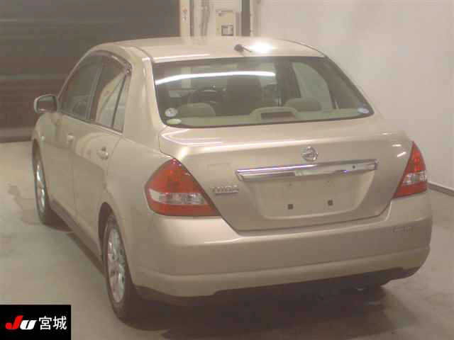 NISSAN TIIDA LATIO