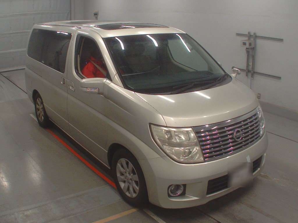 NISSAN ELGRAND