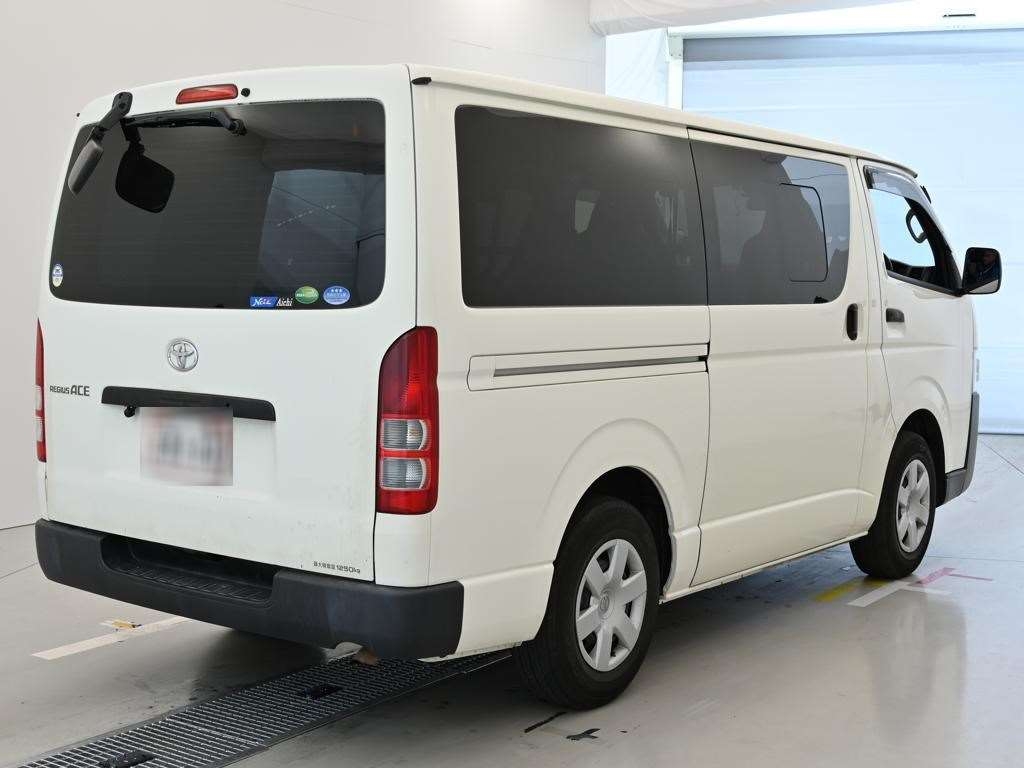 TOYOTA REGIUS ACE