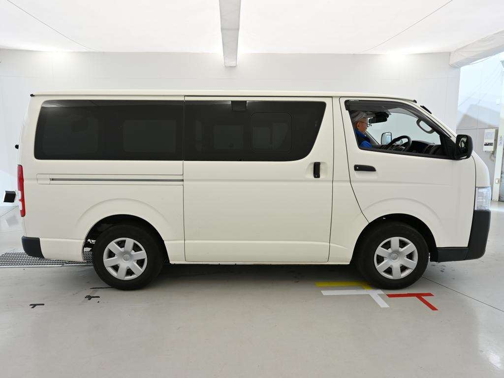 TOYOTA REGIUS ACE