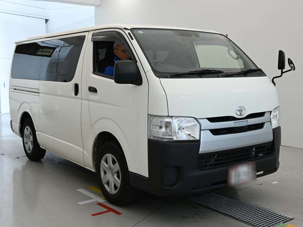 TOYOTA REGIUS ACE