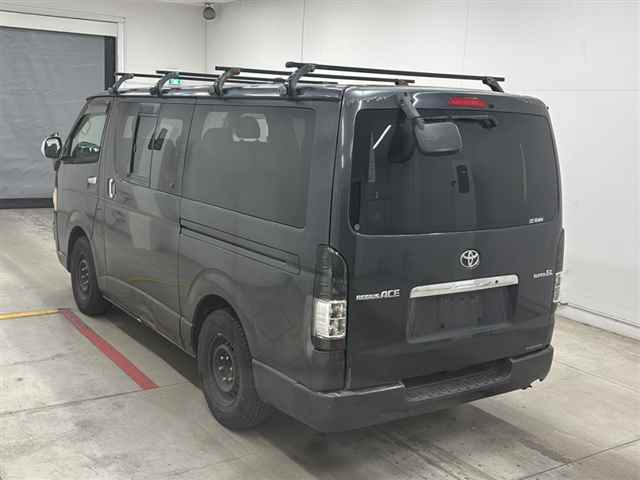 TOYOTA REGIUS ACE