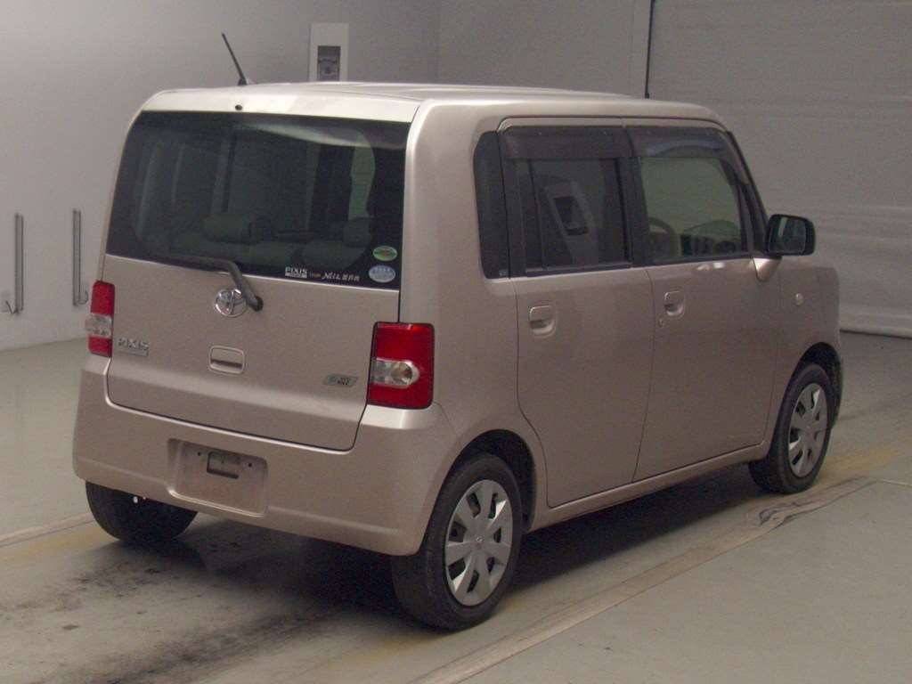 TOYOTA PIXIS SPACE