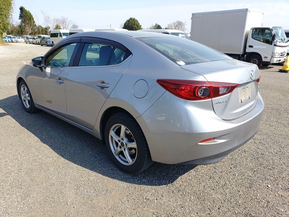 MAZDA AXELA