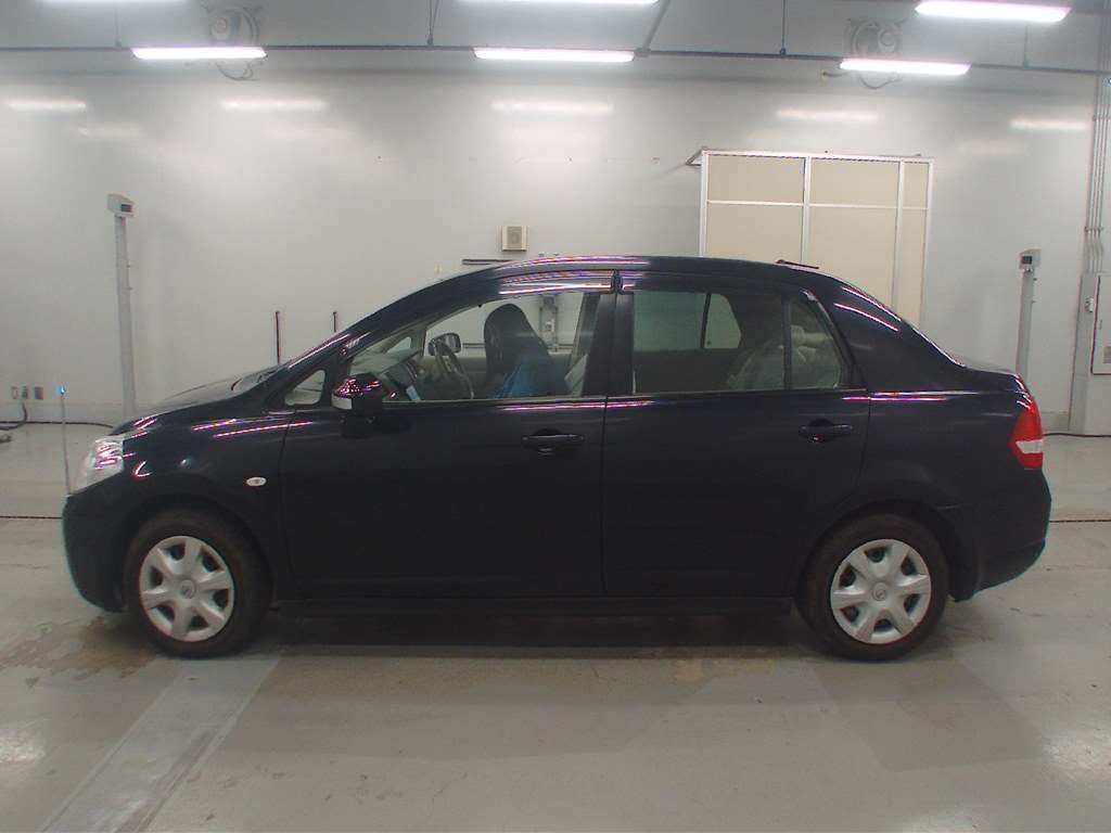 NISSAN TIIDA LATIO