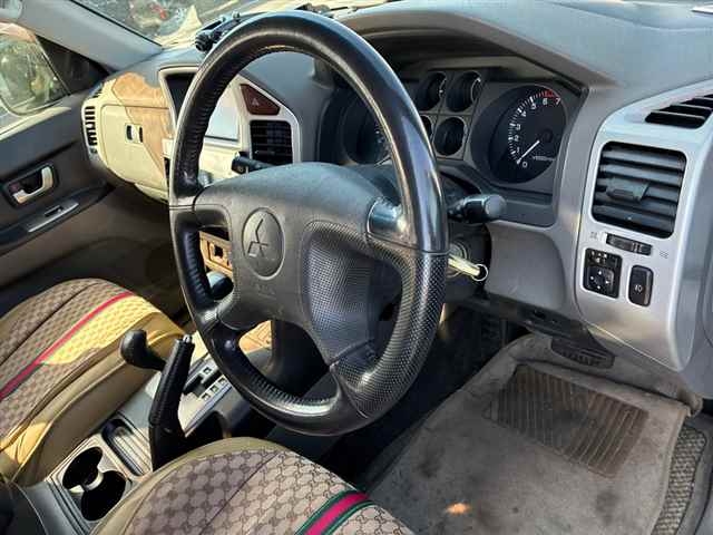 MITSUBISHI PAJERO