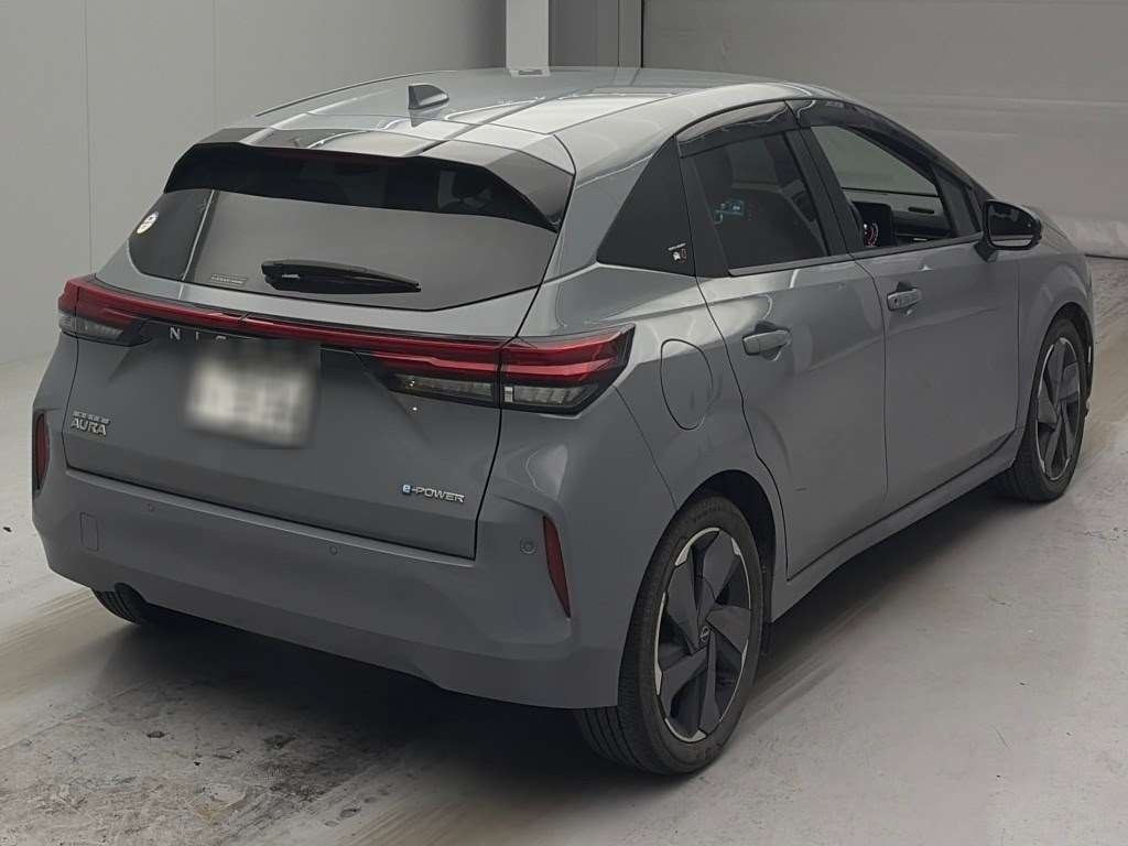 NISSAN AURA