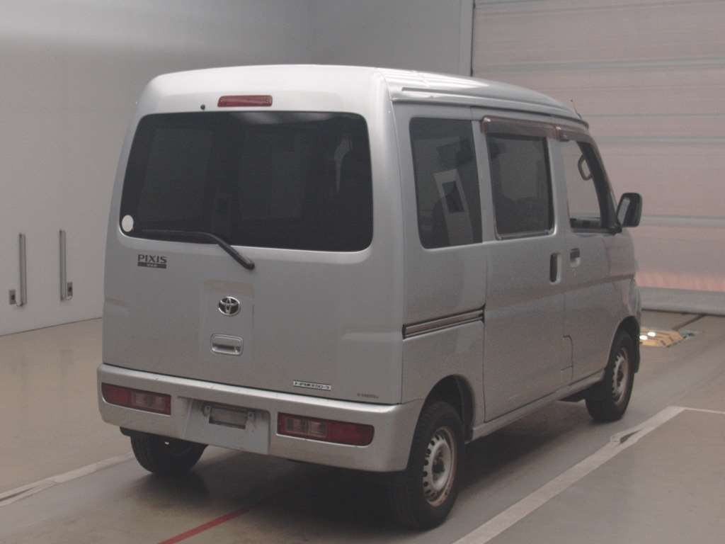 TOYOTA PIXIS VAN