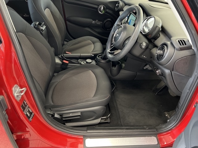 MINI HATCH