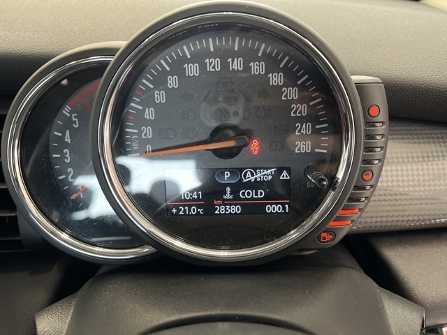 MINI HATCH