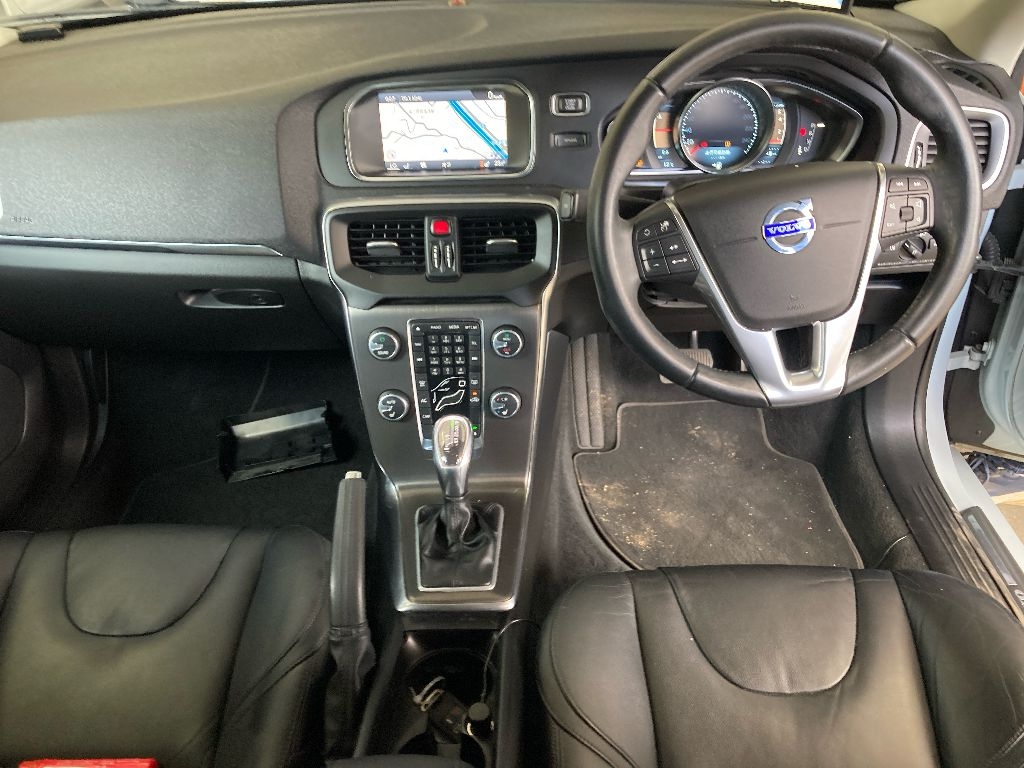 VOLVO V40