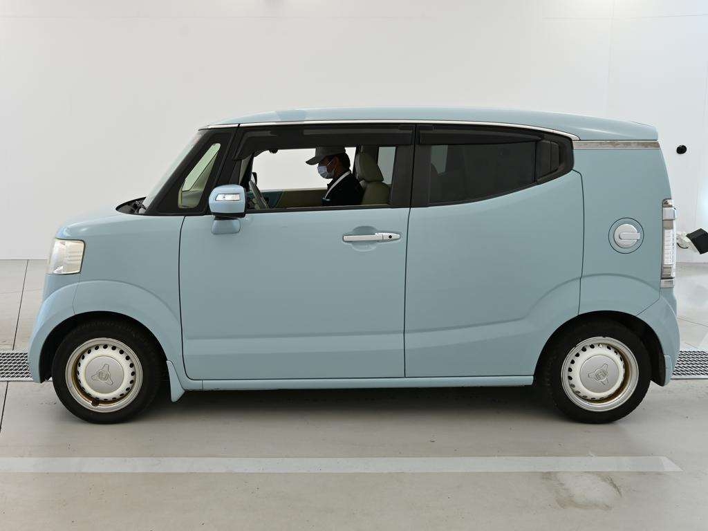 HONDA N-BOX SLASH