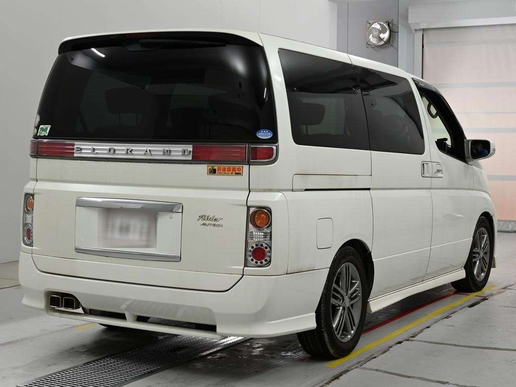 NISSAN ELGRAND