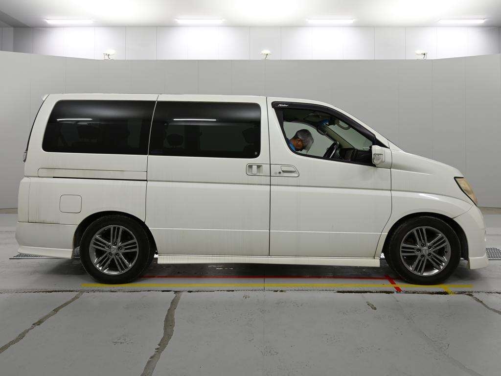NISSAN ELGRAND