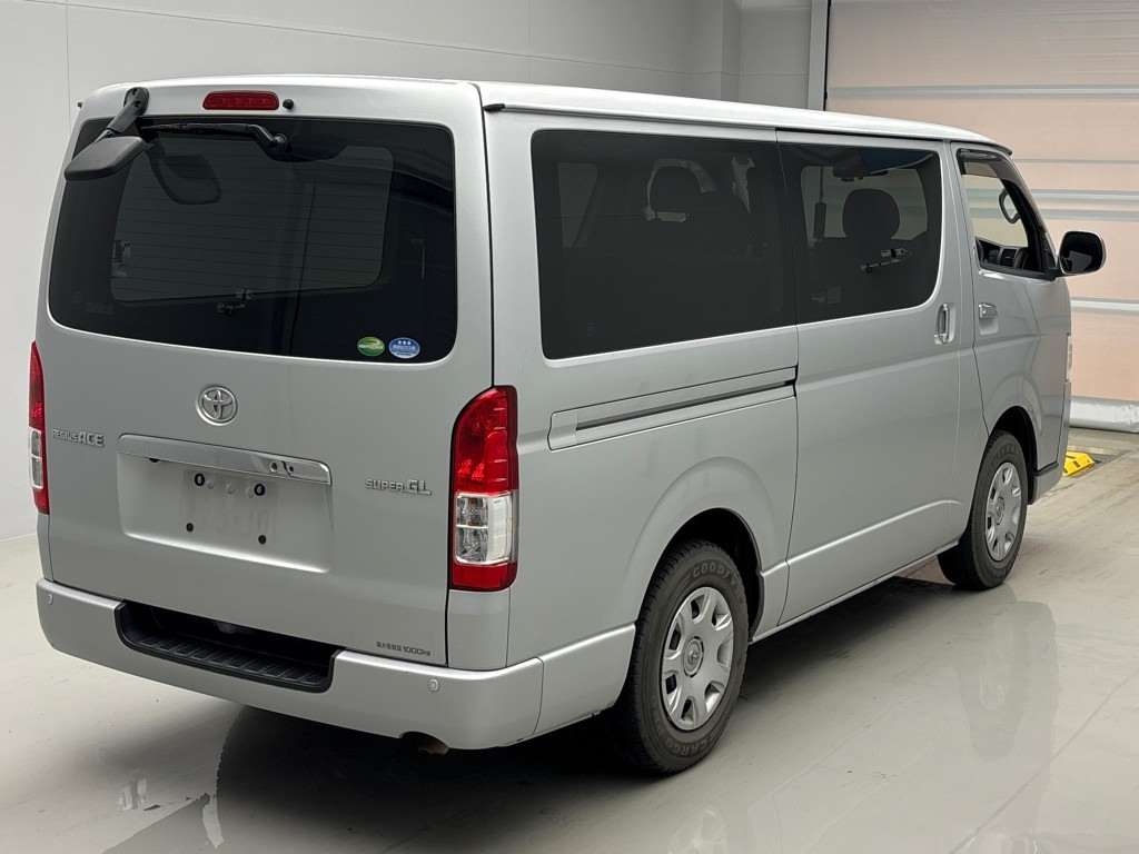 TOYOTA REGIUS ACE