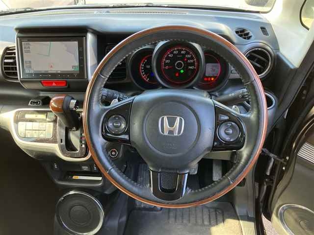 HONDA N-BOX SLASH