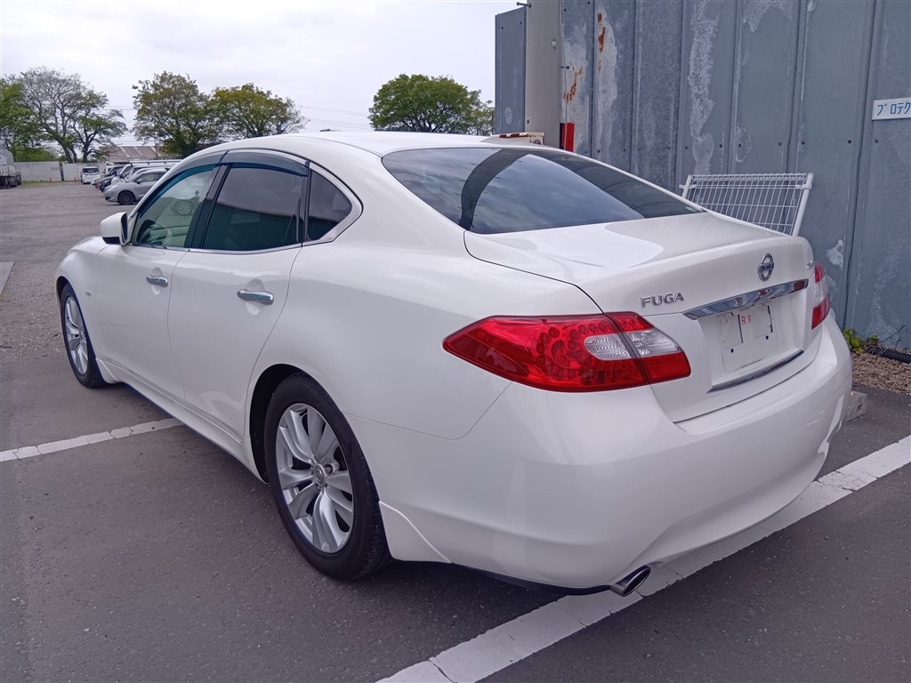 NISSAN FUGA