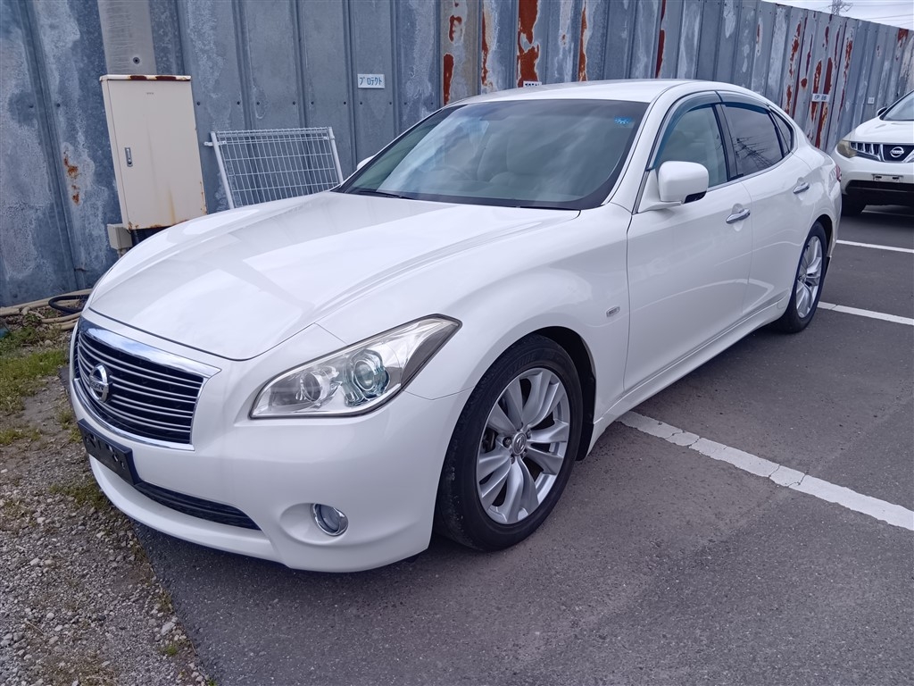 NISSAN FUGA