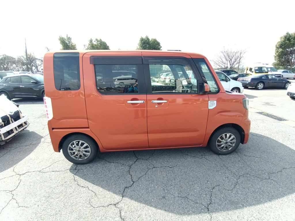 DAIHATSU WAKE