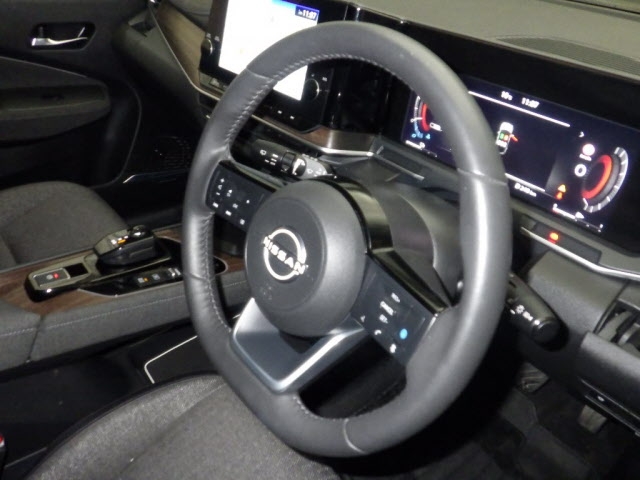 NISSAN AURA