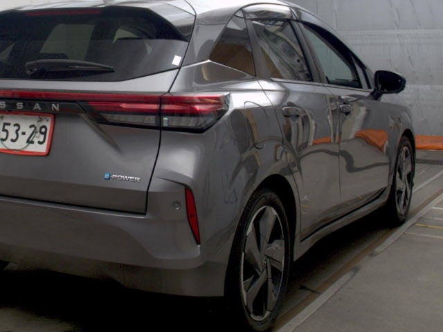 NISSAN AURA