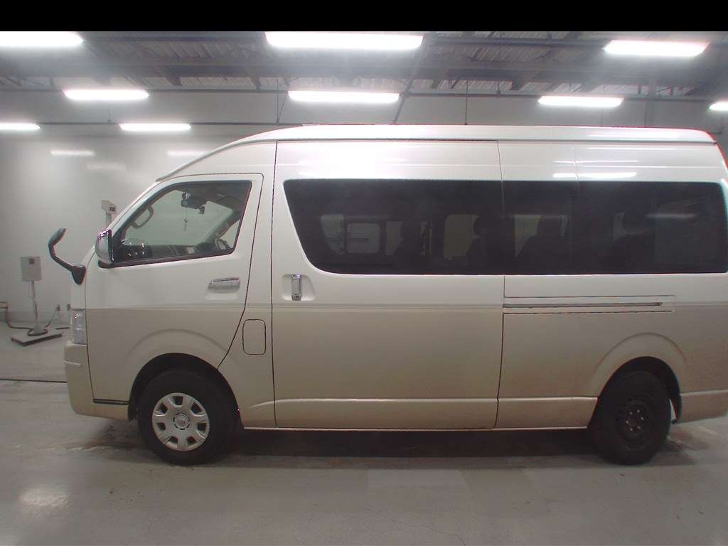 TOYOTA HIACE