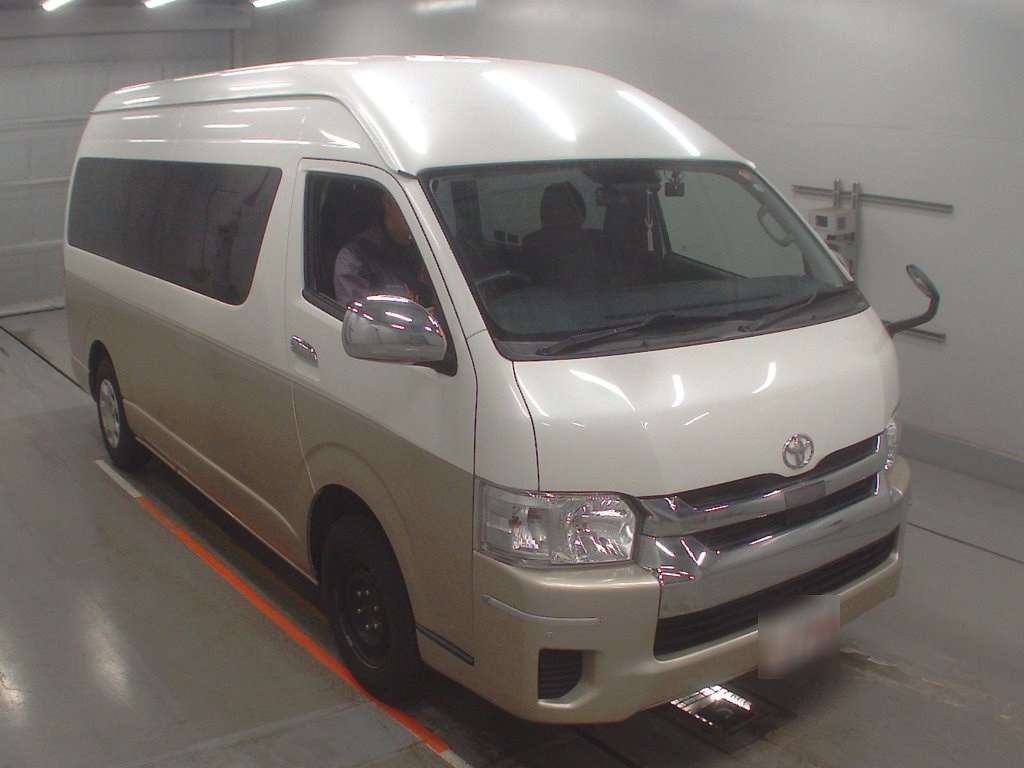 TOYOTA HIACE