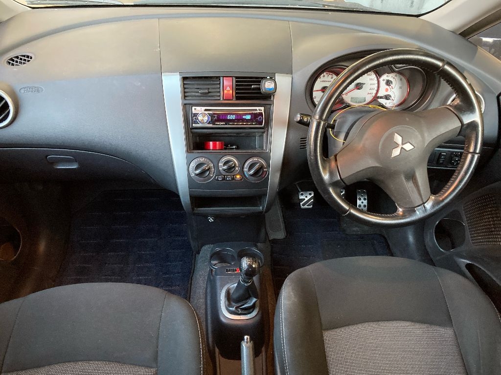 MITSUBISHI COLT