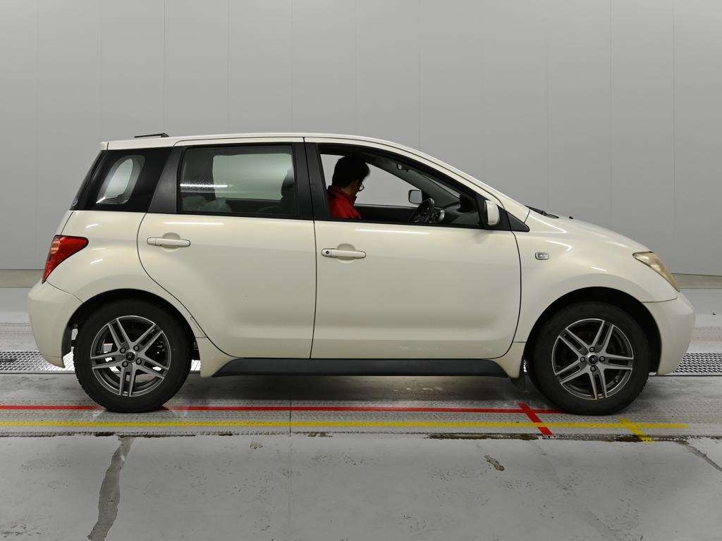 TOYOTA IST