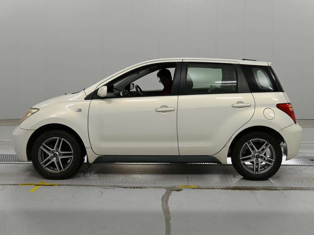 TOYOTA IST