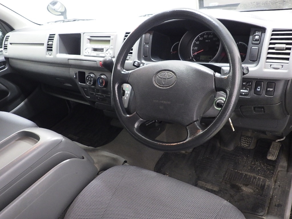 TOYOTA HIACE