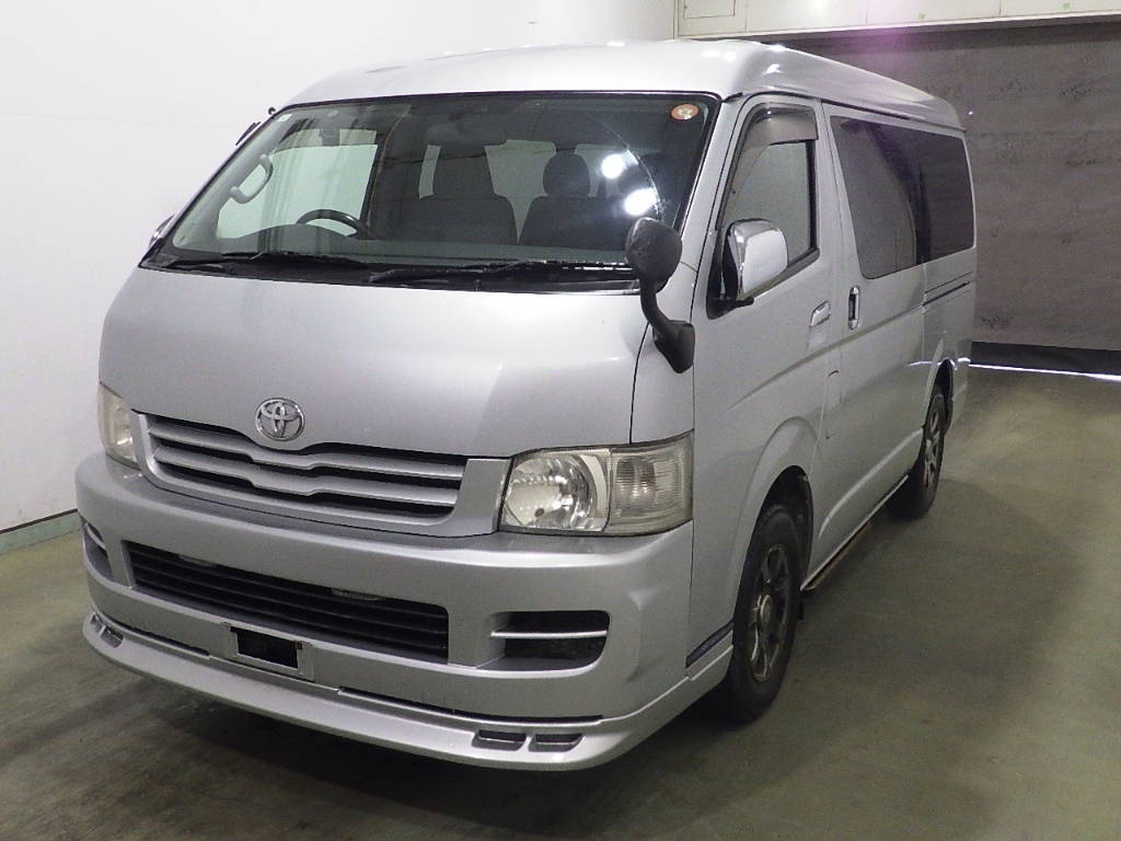TOYOTA HIACE