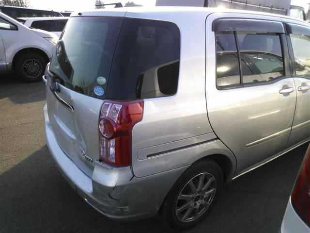 TOYOTA RAUM