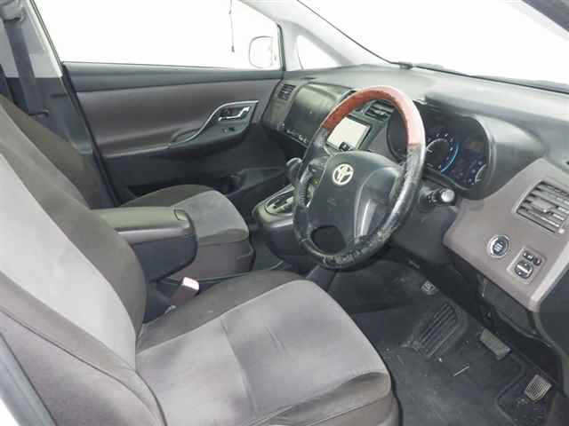 TOYOTA MARK X ZIO