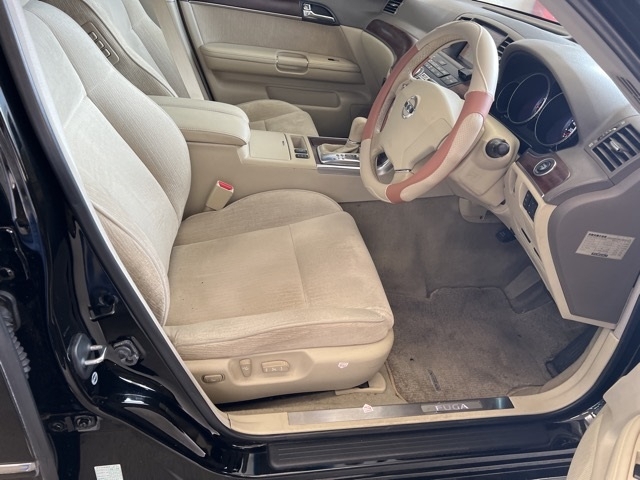 NISSAN FUGA