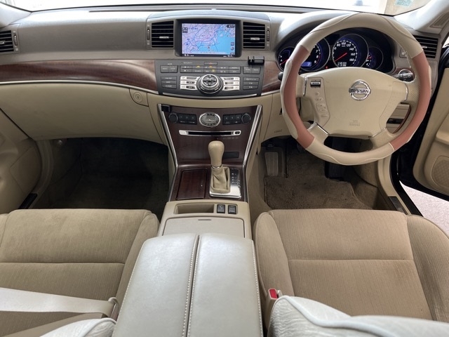 NISSAN FUGA
