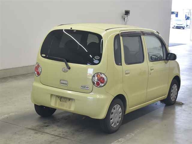 DAIHATSU MOVE LATTE