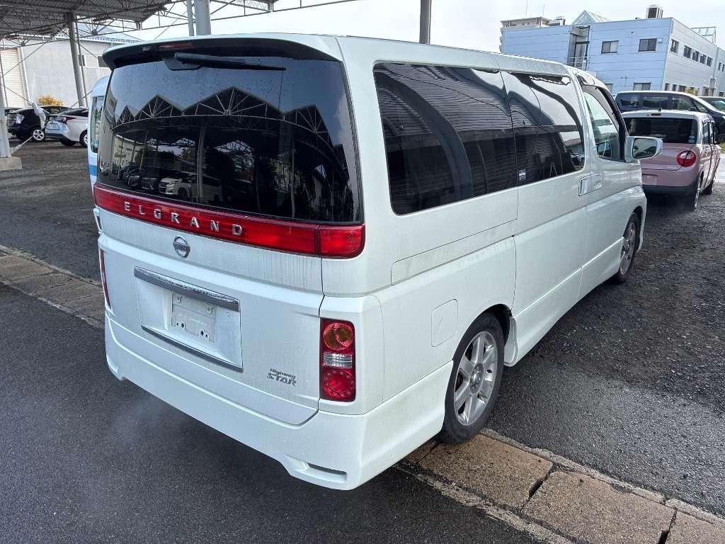 NISSAN ELGRAND
