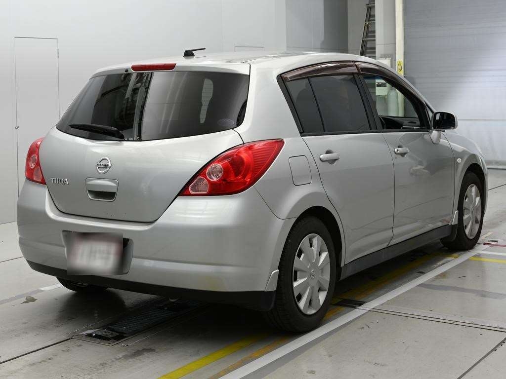 NISSAN TIIDA