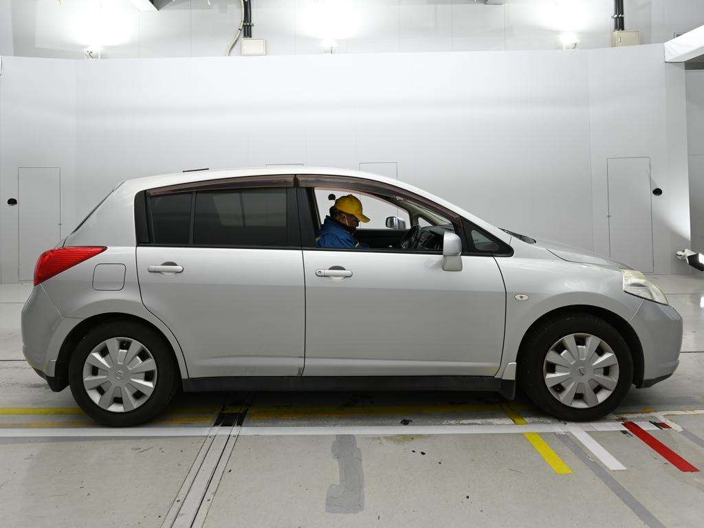 NISSAN TIIDA