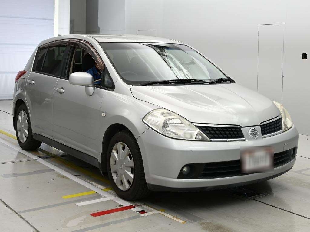 NISSAN TIIDA