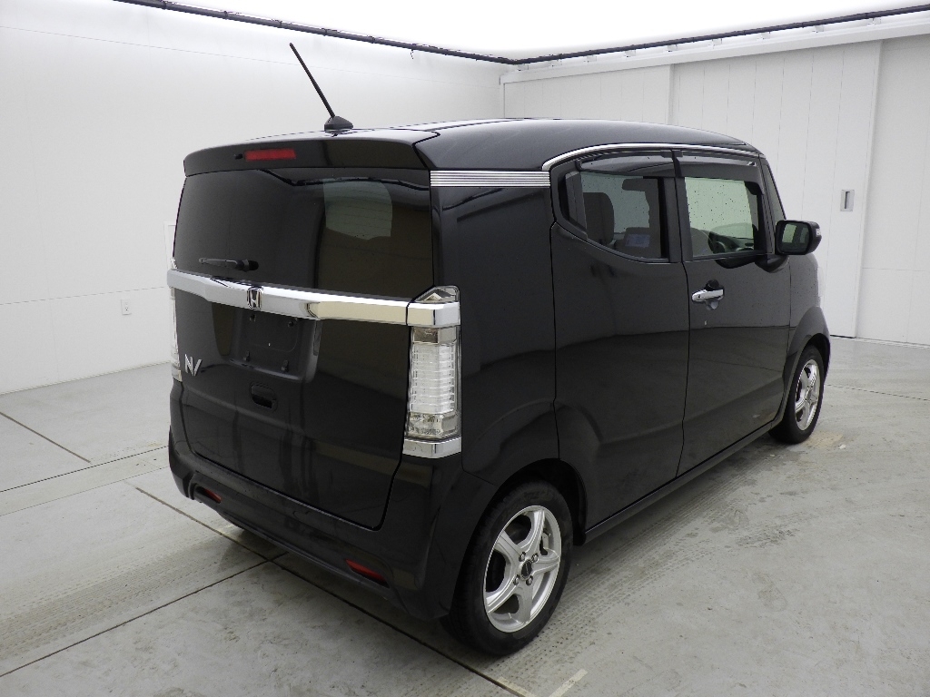 HONDA N-BOX SLASH