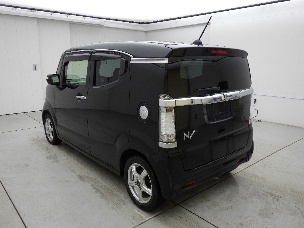 HONDA N-BOX SLASH